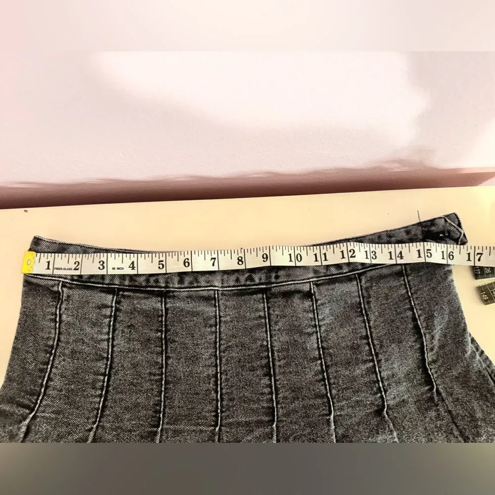 Signature 8 pleated skirt in acid wash black